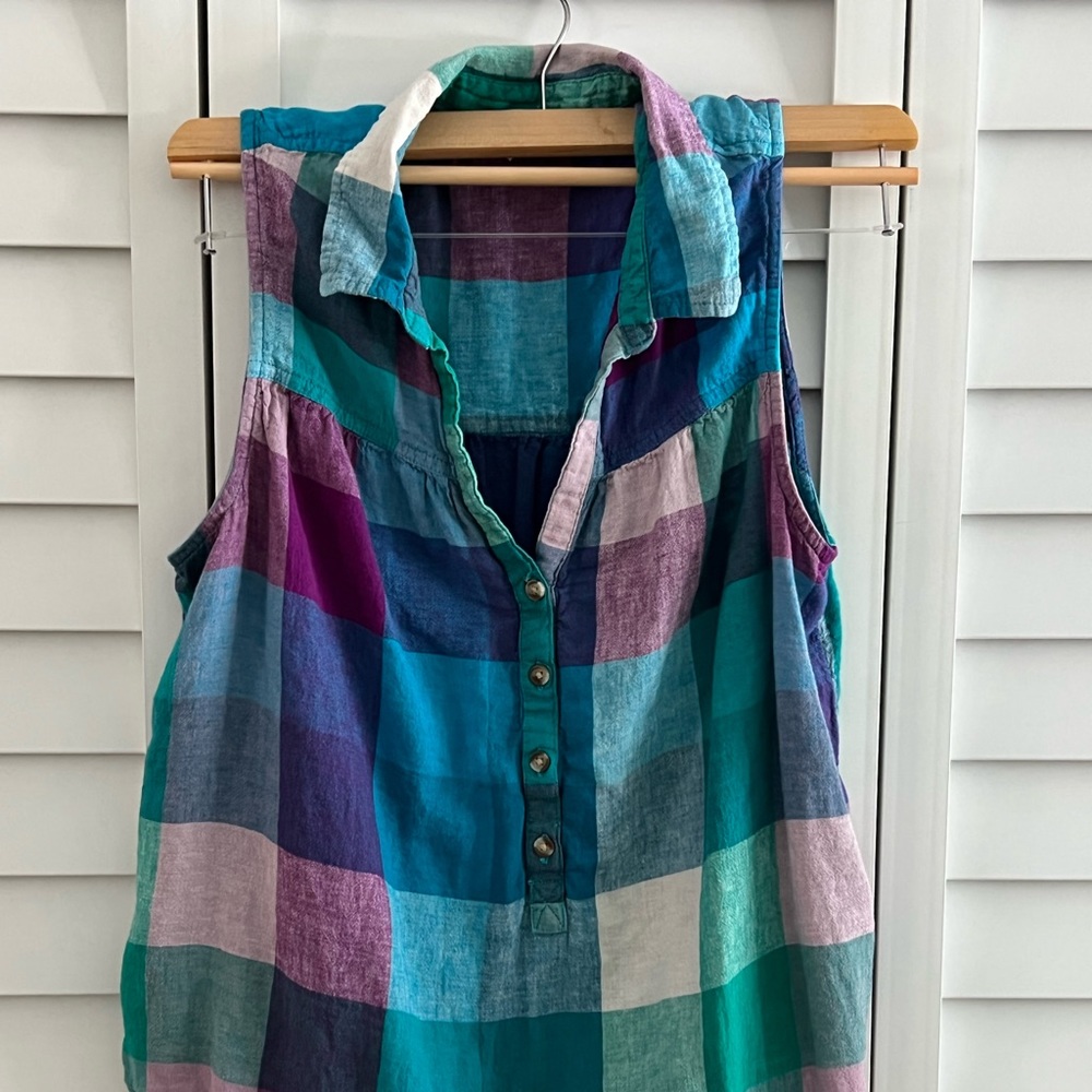 Linen and Viscose Sleeveless V-Neck Blouse